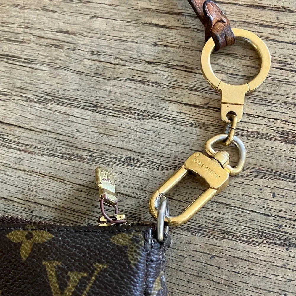 Louis Vuitton Monogram Pochette. - Picture 3 of 8